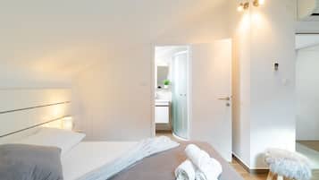 2 bedrooms, iron/ironing board, travel crib, WiFi (free)