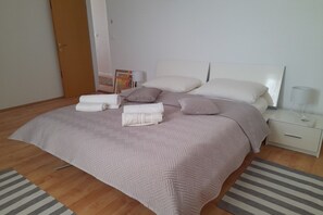 4 Schlafzimmer, Bügeleisen/Bügelbrett, Reisekinderbett, kostenloses WLAN