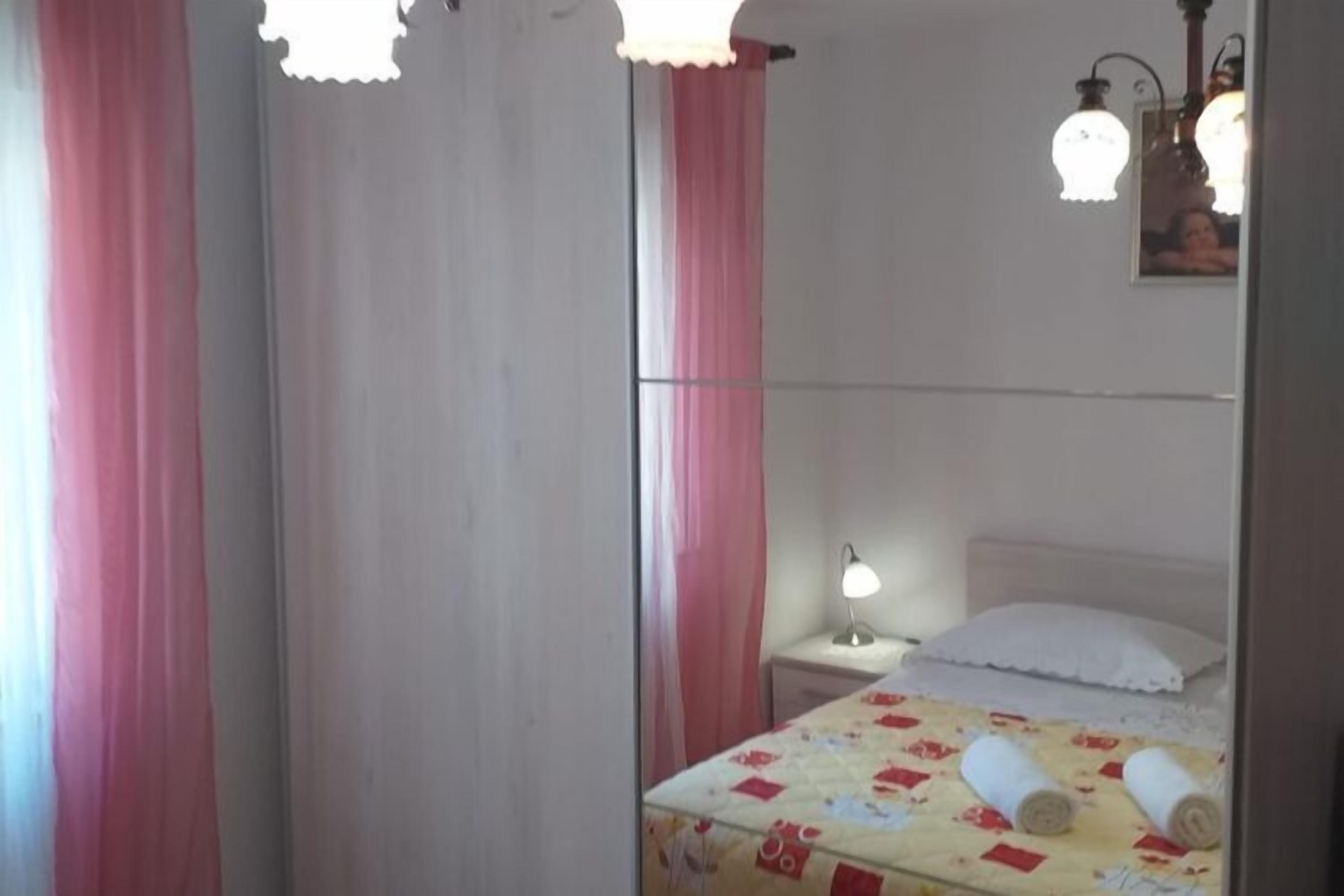 3 chambres, fer et planche à repasser, Wi-Fi gratuit
