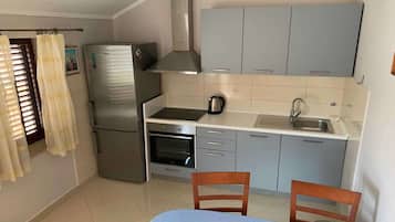 Køleskab, ovn, kogeplade, opvaskemaskine