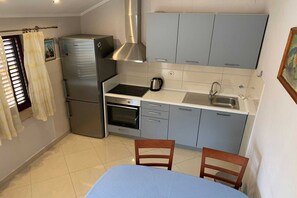 Geladeira, fogão, cooktop, lava-louças