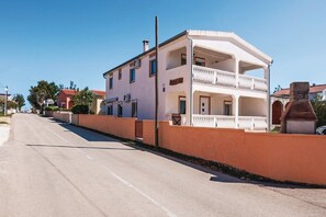 Exterior - Apartments Hak - Two Bedroom Apartment with Terrace and Sea View (Vir)
