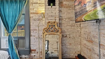 8 dormitoris, escriptori, planxa i posts de planxar i wifi