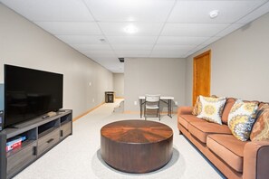 Smart TV - Private Pool, Hot Tub, Walk To Beach, Fire Pit (Grand Beach)