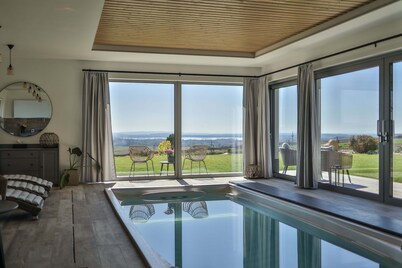 Relax in the Shire - private interior pool/sauna/jacuzzi/view