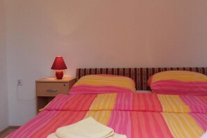 1 bedroom, travel cot, free WiFi