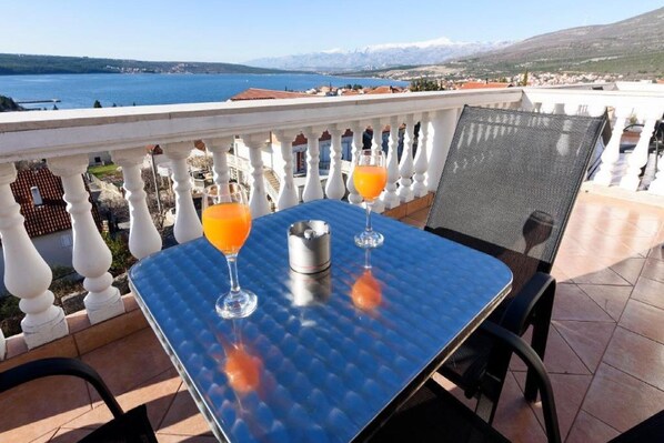 Outdoor dining - Apartments Milic - Studio Apartment with Sea View 4 - 2 (Karin Gornji)