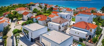 Villa Omega - Four Bedroom Villa with Swimming Pool