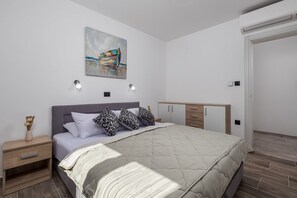 5 bedrooms, iron/ironing board, travel cot, free WiFi