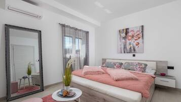 5 Schlafzimmer, Bügeleisen/Bügelbrett, Reisekinderbett, kostenloses WLAN