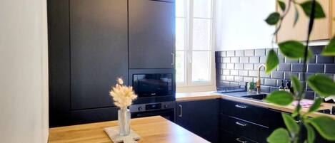 Fridge, microwave, oven, stovetop