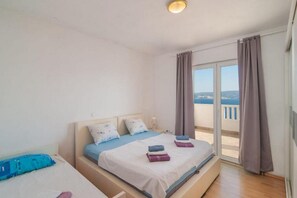 3 bedrooms, iron/ironing board, free WiFi