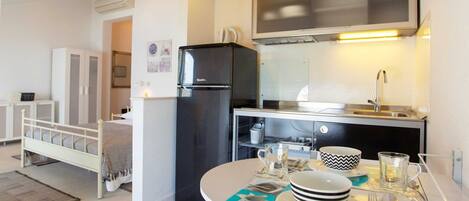 Fridge, stovetop, cookware/dishes/utensils, dining tables