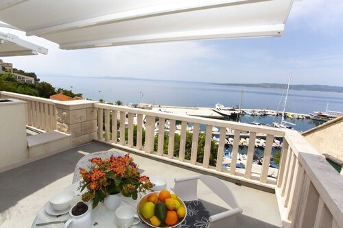 Apartments & Room Vesna - Superior Studio Apartment with Terrace and Sea View