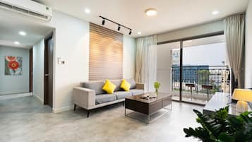 Superior Apartment, 3 Bedrooms, Kitchen, City View | Living area | Smart TV