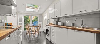 Reading Station - Modern Home w Garden Sleeps 6