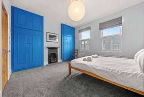 3 slaapkamers, een strijkplank/strijkijzer, wifi, beddengoed