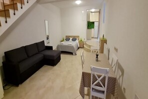 3 slaapkamers, een strijkplank/strijkijzer, reisbedje, gratis wifi