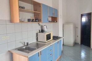 Fridge, microwave, stovetop, dining tables - Apartments Robi - Two Bedroom with Terrace (Vir)