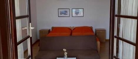 Strykjärn/strykbräda, resesäng och gratis wi-fi