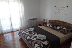 2 bedrooms, iron/ironing board, free WiFi