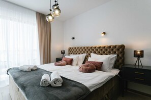 3 habitaciones, tabla de planchar con plancha y cuna de viaje 
