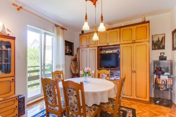 Dining - Apartment Blamax with Terrace and Sea View (Mali Losinj)