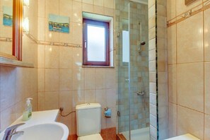 Shower, hair dryer - Apartment Blamax with Terrace and Sea View (Mali Losinj)