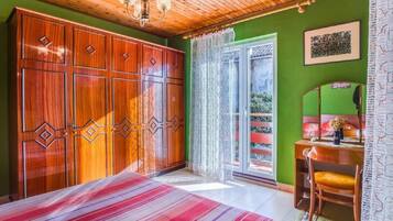 3 bedrooms, iron/ironing board, free WiFi
