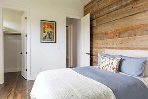 4 habitaciones, tabla de planchar con plancha, wifi y ropa de cama 