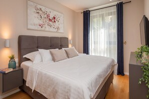 3 bedrooms, iron/ironing board, travel crib, free WiFi