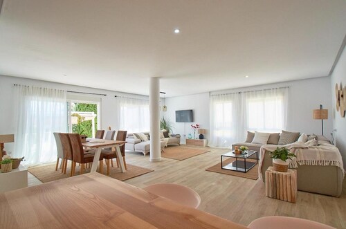 Sunny Villa Retreat in Alicante