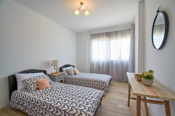 4 habitaciones, tabla de planchar con plancha y wifi gratis 