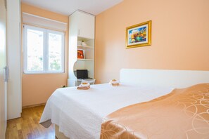 2 chambres, fer et planche à repasser, accès au Wi-Fi (inclus)