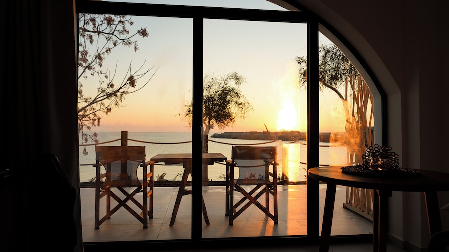 Sirena Bay Beach House And Luxury Suites