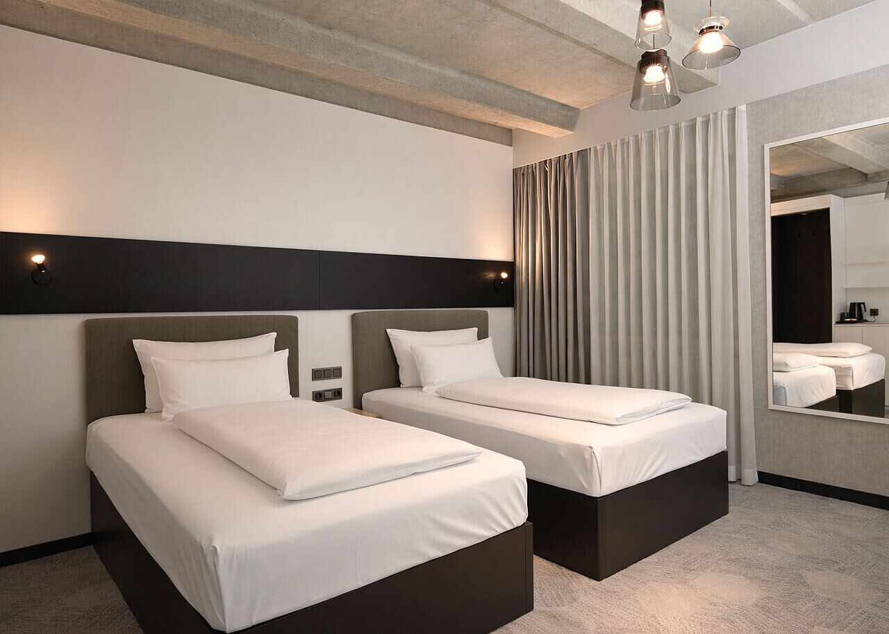 Chambre Supérieure avec lits jumeaux | Coffres-forts dans les chambres, bureau, rideaux occultants