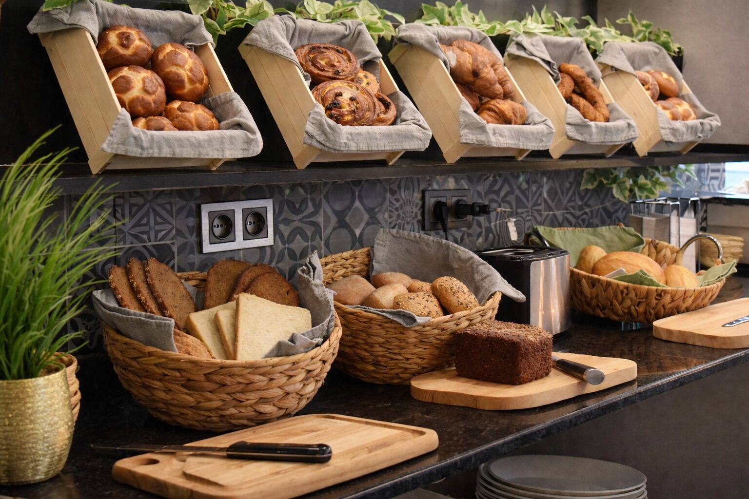 Petit déjeuner buffet (18.9 EUR par personne)
