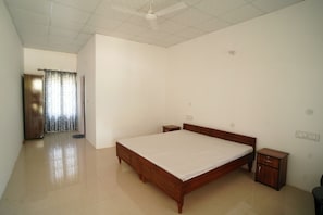 Executive-Zimmer, Stadtblick | Hochwertige Bettwaren, Schreibtisch, schallisolierte Zimmer, Bettwäsche