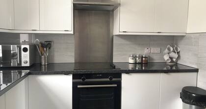 Sheffield Retreat - Cozy 3 Bedroom House