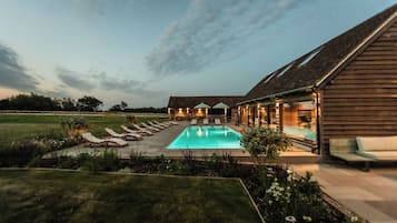 Piscine extérieure, piscine chauffée