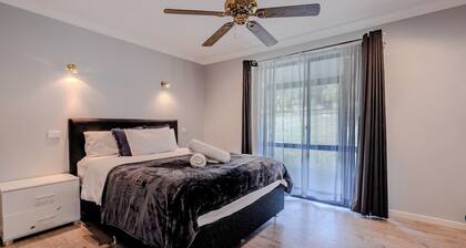 3BD Exclusive Manor Retreat Farm