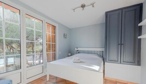 4 bedrooms, WiFi, bed sheets