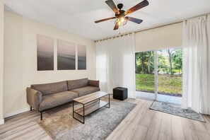 TV, offices - Lovely 3 Bed Town Home Close to Disney-8415CCL (Kissimmee)