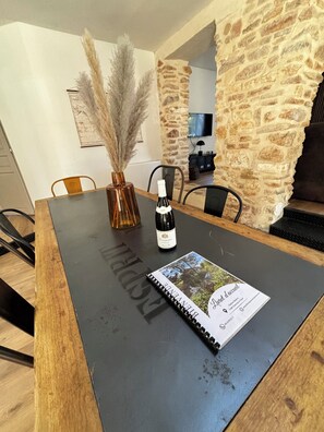 Dining - Le Gîte du Château Mouton  (Châtenoy-le-Royal)