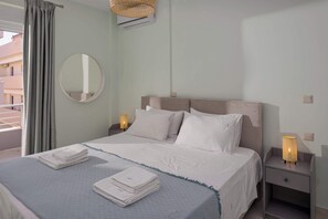 2 bedrooms, desk, iron/ironing board, WiFi