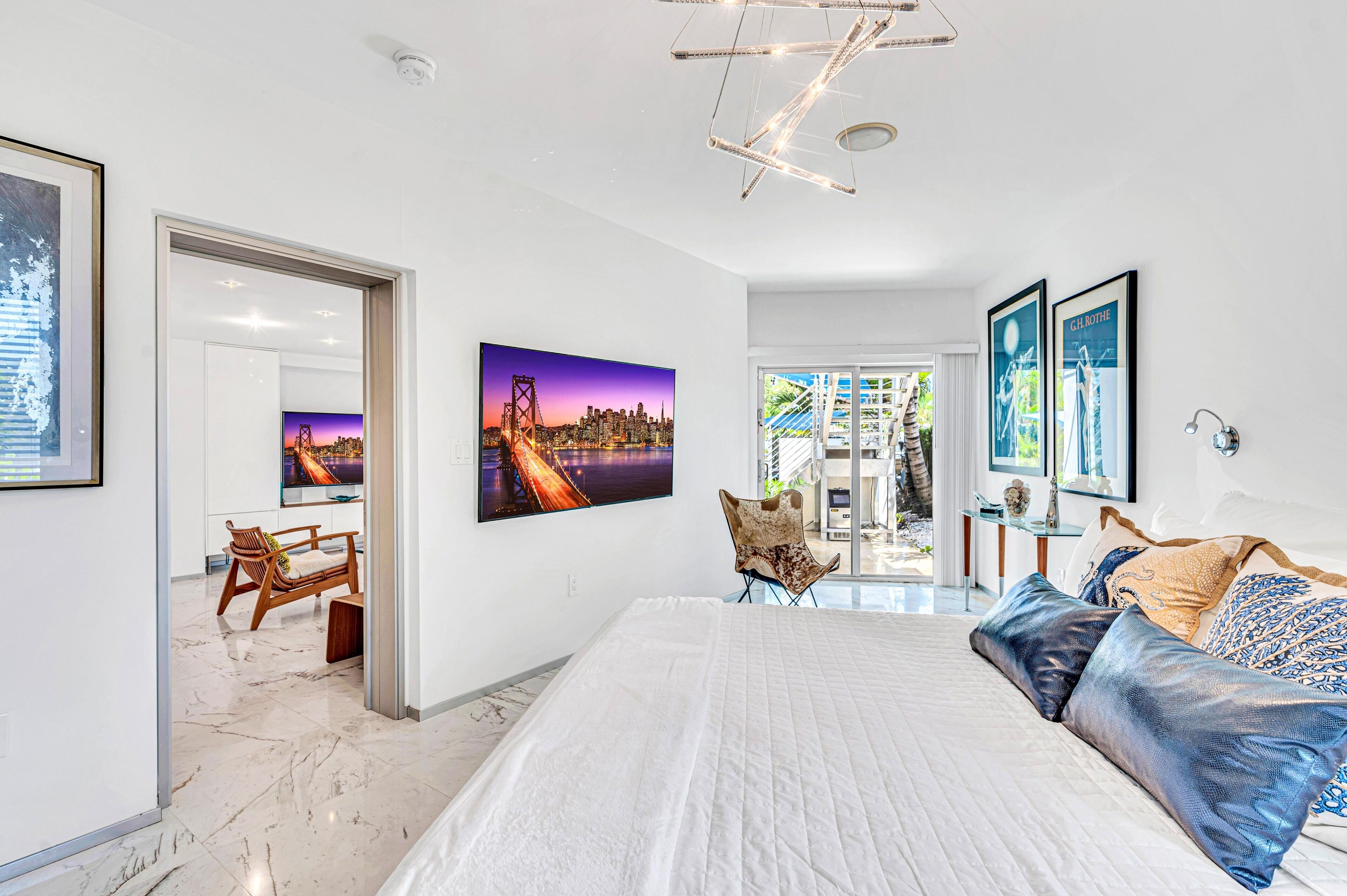 4 camere, una scrivania, ferro/asse da stiro, culla da viaggio