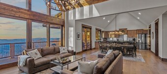 The Tipsy Bear at Eagles Nest - Views, Vineyard, hot tub