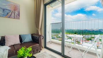 Superior Apartment, 3 Bedrooms, Kitchen, City View | Pemandangan dari bilik