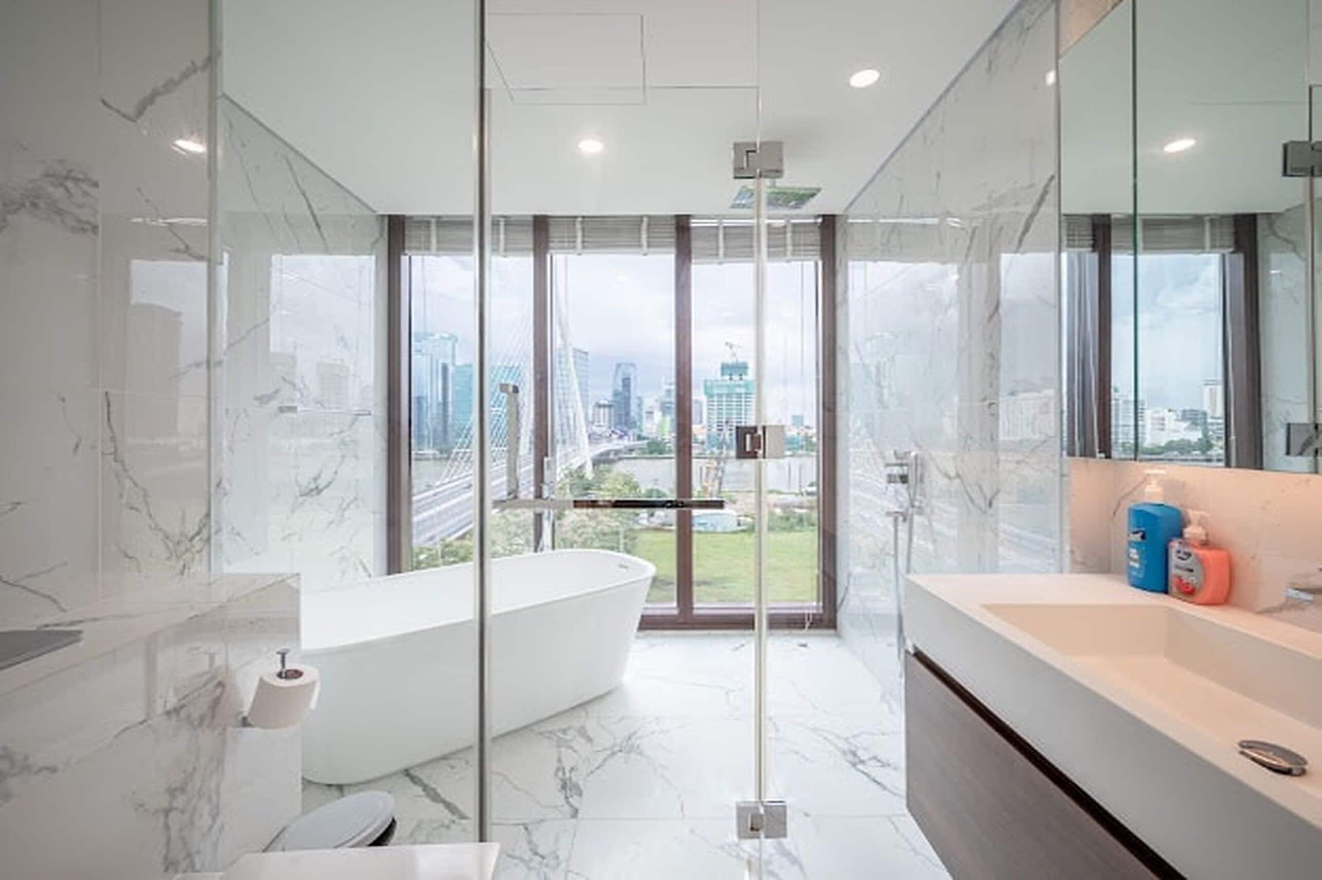 Superior Apartment, 4 Bedrooms, Kitchen, City View | Bathroom | Combined shower/tub, free toiletries, hair dryer, slippers