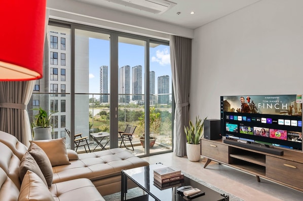 Apartamento superior, 3 quartos, cozinha, vista para a cidade | Área de estar | TV 35 polegadas com canais a cabo
